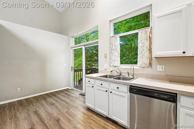 6913 Fox Lane, Waterford, MI 48327