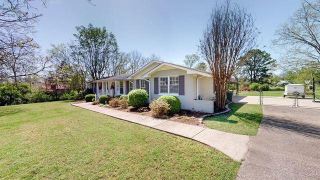 1049 Fontaine Dr, Goodlettsville, TN 37072