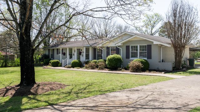 1049 Fontaine Dr, Goodlettsville, TN 37072