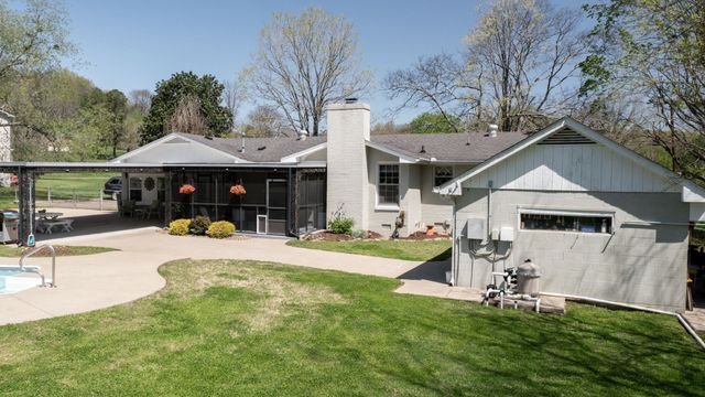 1049 Fontaine Dr, Goodlettsville, TN 37072