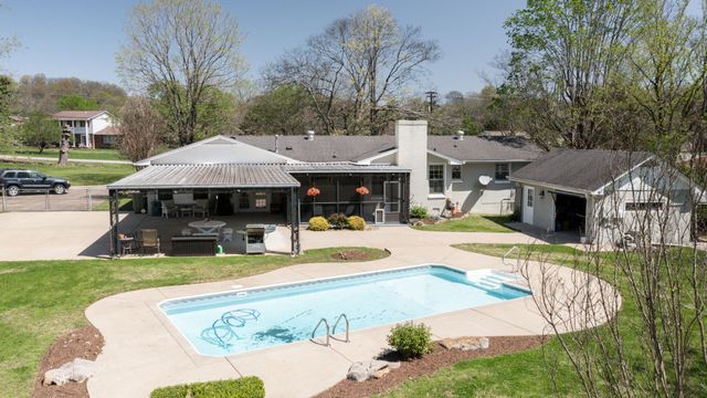 1049 Fontaine Dr, Goodlettsville, TN 37072