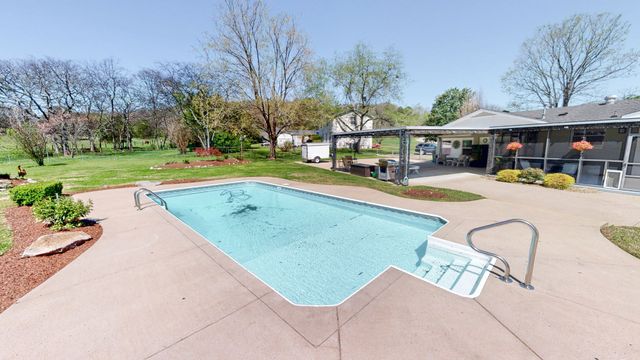 1049 Fontaine Dr, Goodlettsville, TN 37072