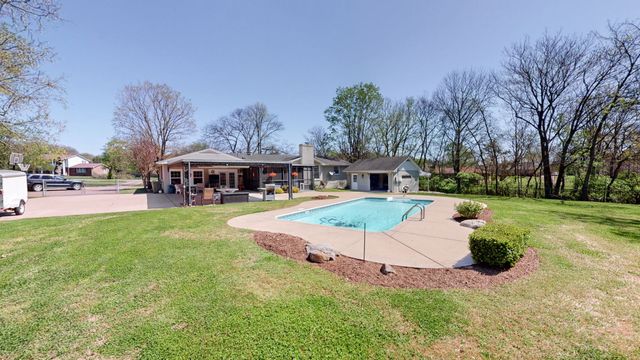 1049 Fontaine Dr, Goodlettsville, TN 37072