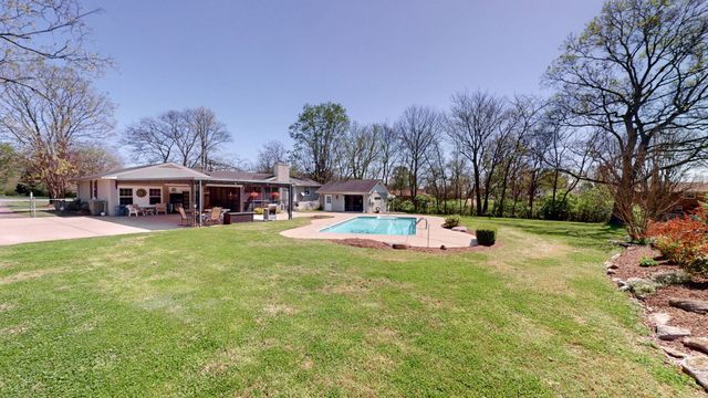 1049 Fontaine Dr, Goodlettsville, TN 37072