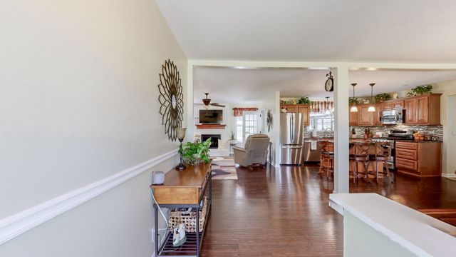 1049 Fontaine Dr, Goodlettsville, TN 37072