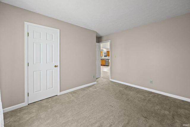 1109 E Creekside Court, Battle Ground, IN 47920