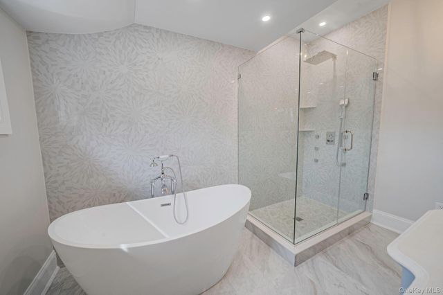 61 Ocean Avenue, Islip, NY 11751