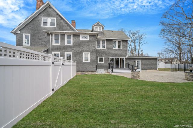 61 Ocean Avenue, Islip, NY 11751