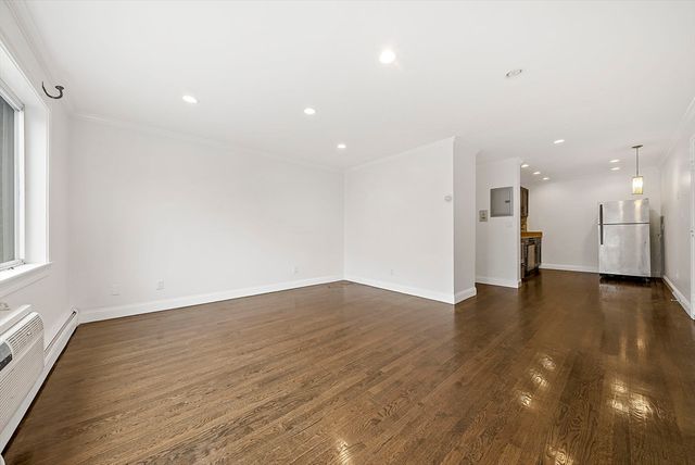 71 Oxford Ave 3, Cambridge, MA 02138
