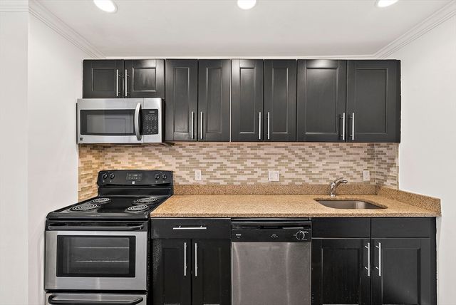 71 Oxford Ave 3, Cambridge, MA 02138