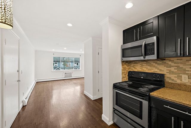 71 Oxford Ave 3, Cambridge, MA 02138