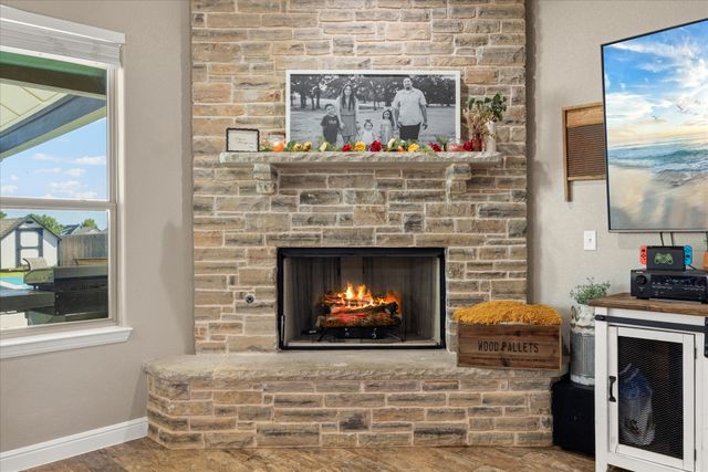 9012 Parkview Circle, Tolar, TX 76476