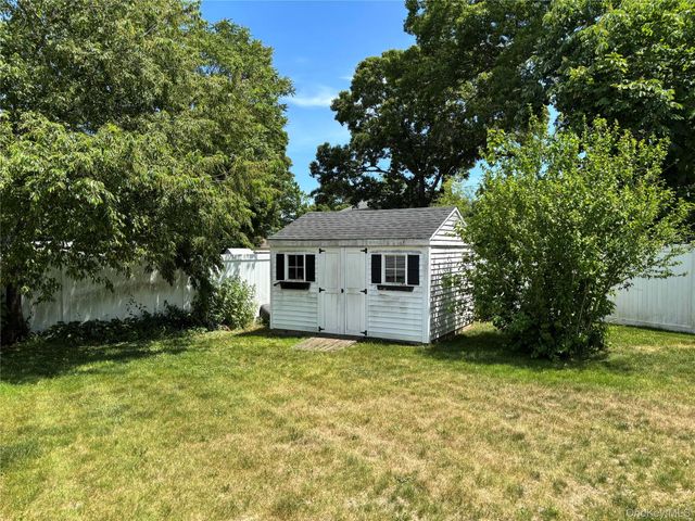 30 Woodmere Place, Selden, NY 11784