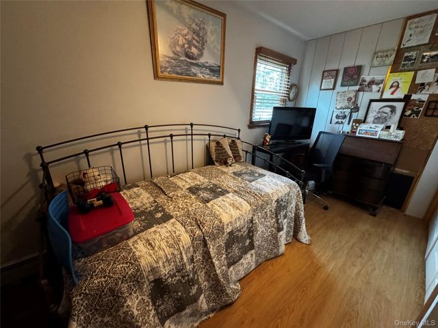 30 Woodmere Place, Selden, NY 11784