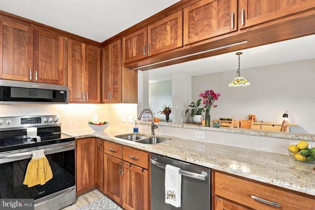 4 BUCKINGHAM DR, Chambersburg, PA 17201