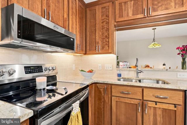 4 BUCKINGHAM DR, Chambersburg, PA 17201
