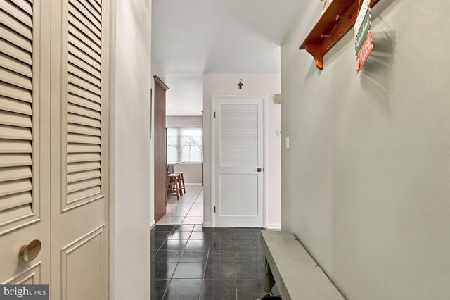 4 BUCKINGHAM DR, Chambersburg, PA 17201