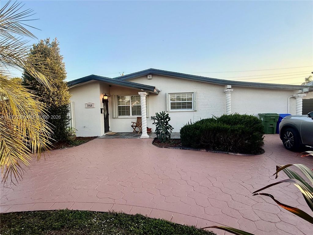 7910 NW 12th St REAR, Pembroke Pines, FL 33024