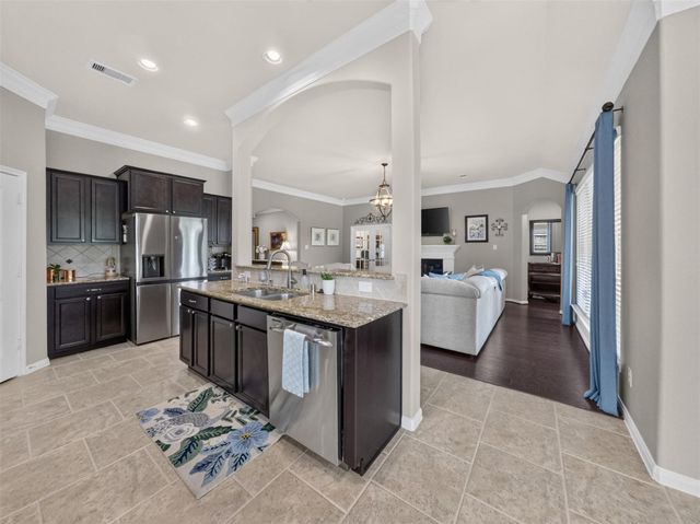 79 W Wading Pond Circle, The Woodlands, TX 77375