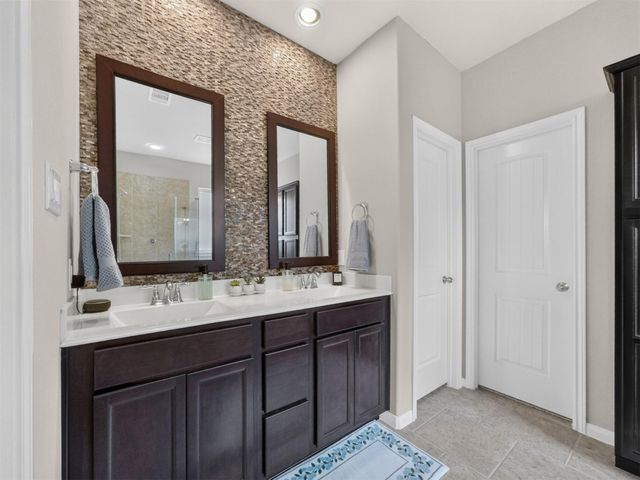 79 W Wading Pond Circle, The Woodlands, TX 77375