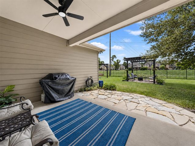 79 W Wading Pond Circle, The Woodlands, TX 77375
