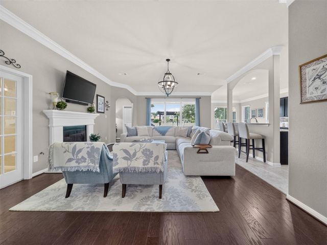 79 W Wading Pond Circle, The Woodlands, TX 77375