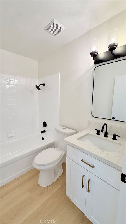 Image 10 of property listing at 28196 Robin, Saugus, CA 91350