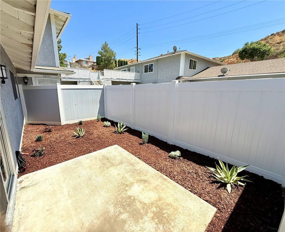 Image 15 of property listing at 28196 Robin, Saugus, CA 91350