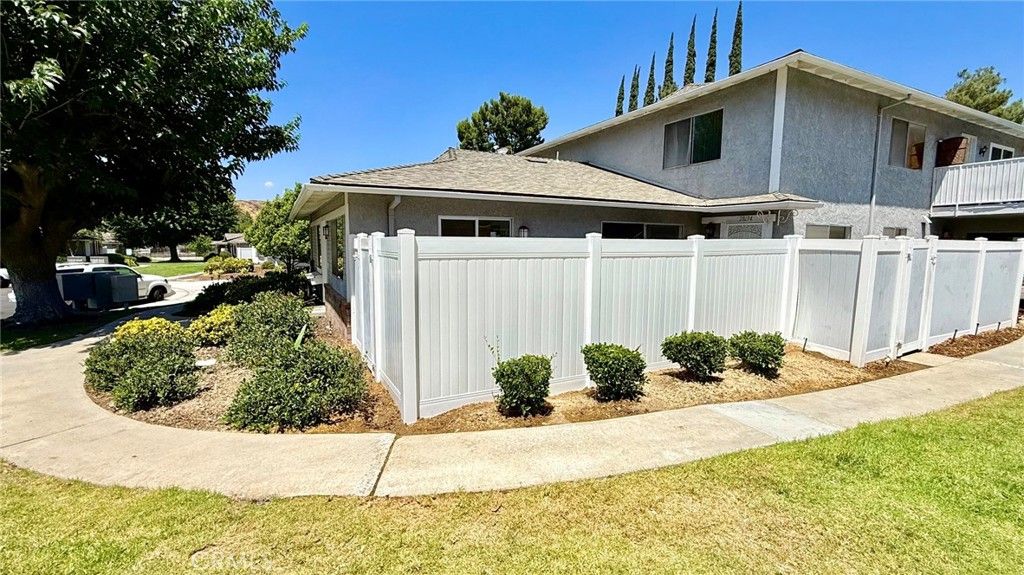 Image 16 of property listing at 28196 Robin, Saugus, CA 91350