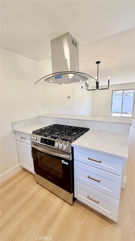 Image 2 of property listing at 28196 Robin, Saugus, CA 91350