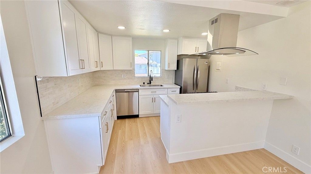Image 5 of property listing at 28196 Robin, Saugus, CA 91350
