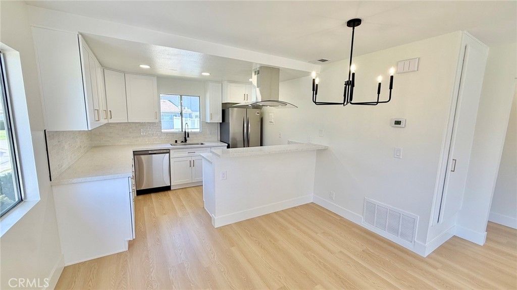 Image 6 of property listing at 28196 Robin, Saugus, CA 91350