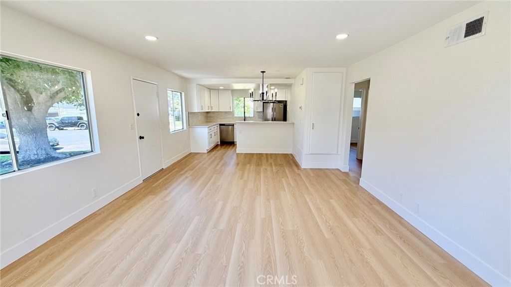 Image 7 of property listing at 28196 Robin, Saugus, CA 91350