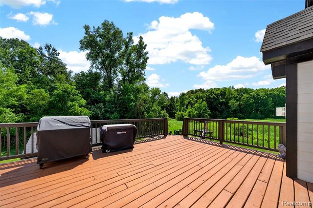 2660 Scenic Meadows Drive, Ortonville, MI 48462