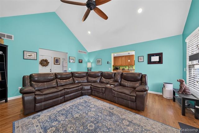 2660 Scenic Meadows Drive, Ortonville, MI 48462