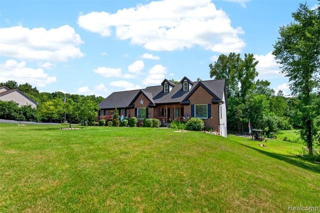 2660 Scenic Meadows Drive, Ortonville, MI 48462