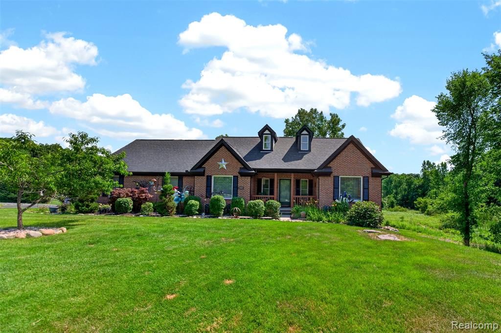 2660 Scenic Meadows Drive, Ortonville, MI 48462