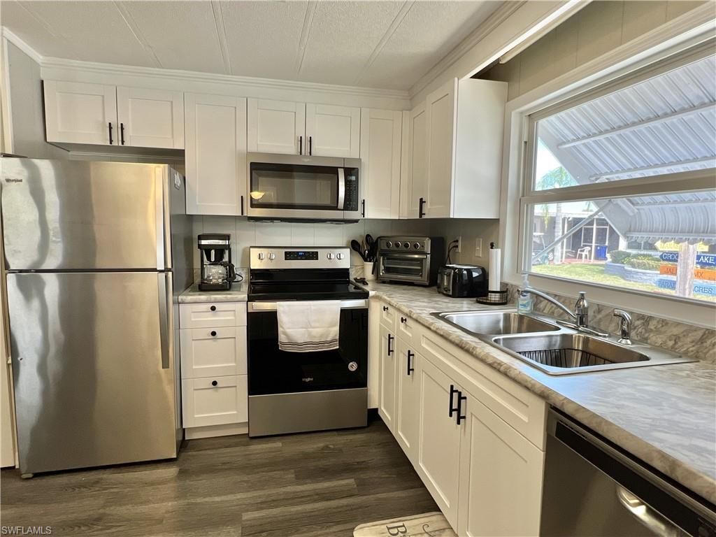 290 Valencia DR, FORT MYERS, FL 33905 — photo 4