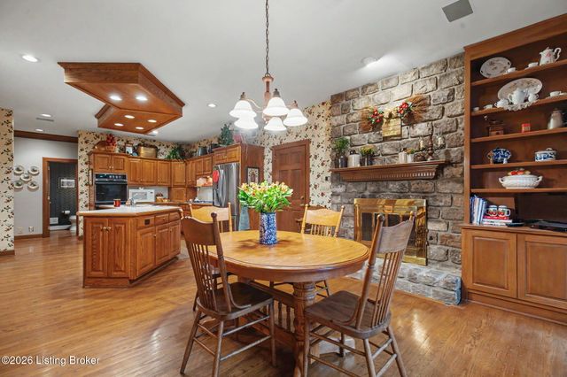 14701 Forest Creek Way, Louisville, KY 40245