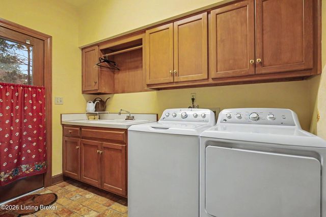 14701 Forest Creek Way, Louisville, KY 40245