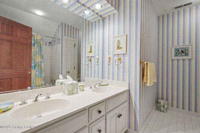 14701 Forest Creek Way, Louisville, KY 40245