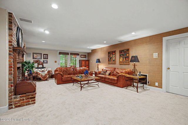 14701 Forest Creek Way, Louisville, KY 40245