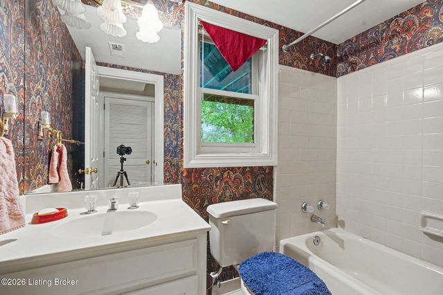 14701 Forest Creek Way, Louisville, KY 40245