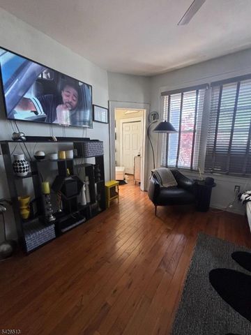 27 Wolf Pl, Irvington Twp., NJ 07111