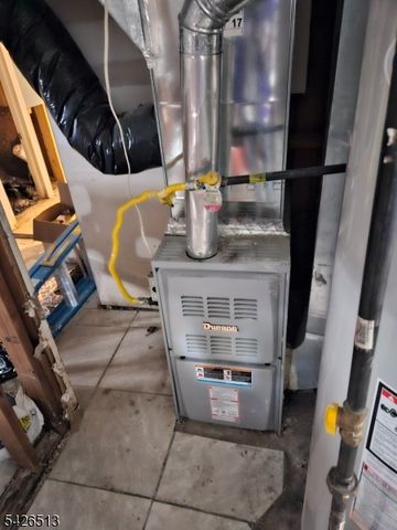 27 Wolf Pl, Irvington Twp., NJ 07111