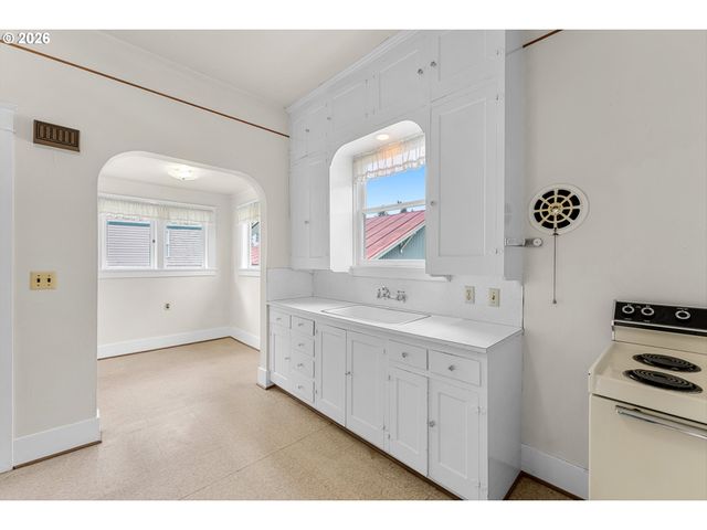 5520 Se ALDERCREST Rd, Milwaukie, OR 97222