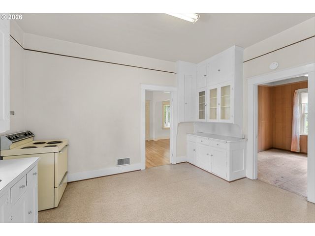 5520 Se ALDERCREST Rd, Milwaukie, OR 97222