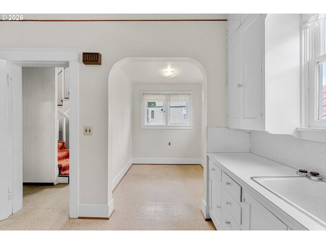 5520 Se ALDERCREST Rd, Milwaukie, OR 97222