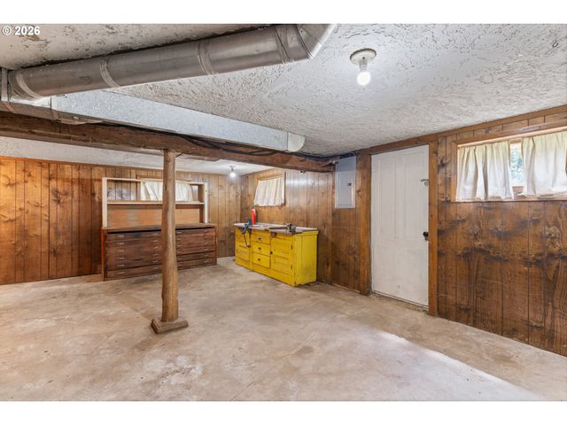 5520 Se ALDERCREST Rd, Milwaukie, OR 97222