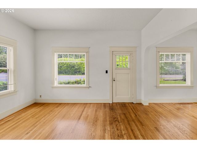 5520 Se ALDERCREST Rd, Milwaukie, OR 97222
